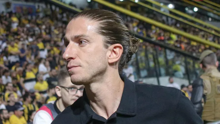 SC - CRICIUMA - 04/12/2024 - BRASILEIRO A 2024, CRICIUMA X FLAMENGO - Filipe Luis tecnico do Flamengo durante partida contra o Criciuma no estadio Heriberto Hulse pelo campeonato Brasileiro A 2024.