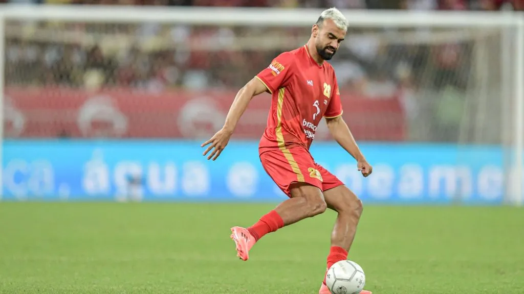 Fabrício Bruno fez uma estreia abaixo no Cruzeiro –  Foto: Thiago Ribeiro/AGIF