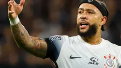 Depay em jogo pelo Corinthians.