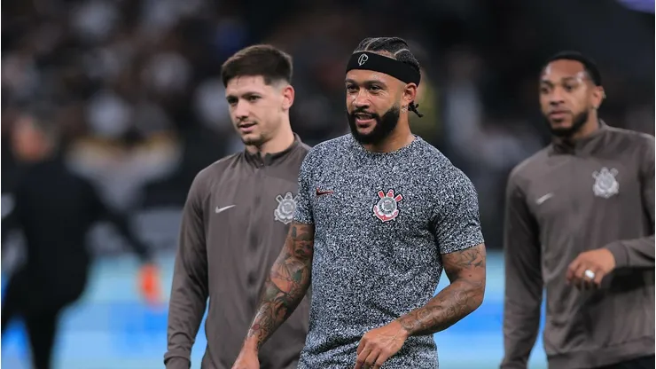 Memphis e Garro no Corinthians. Foto: Ettore Chiereguini/AGIF