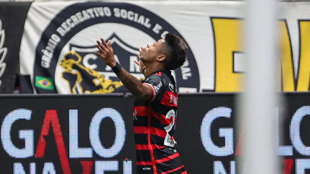 Bruno Henrique deve permanecer no Flamengo - Foto: Gilson Lobo/AGIF.