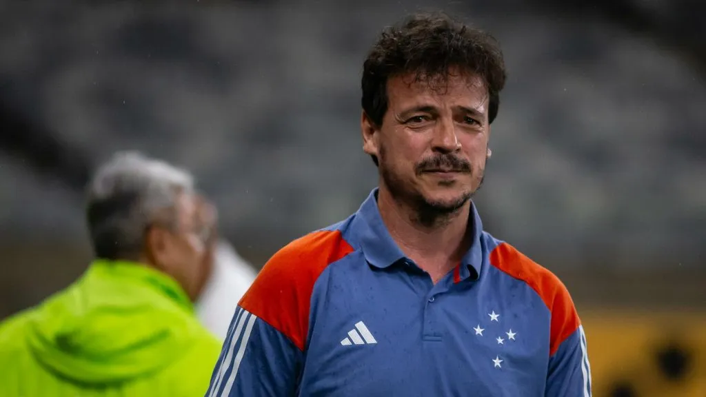 Treinador rebateu as últimas declarações envolvendo o Cruzeiro – Foto: Fernando Moreno/AGIF