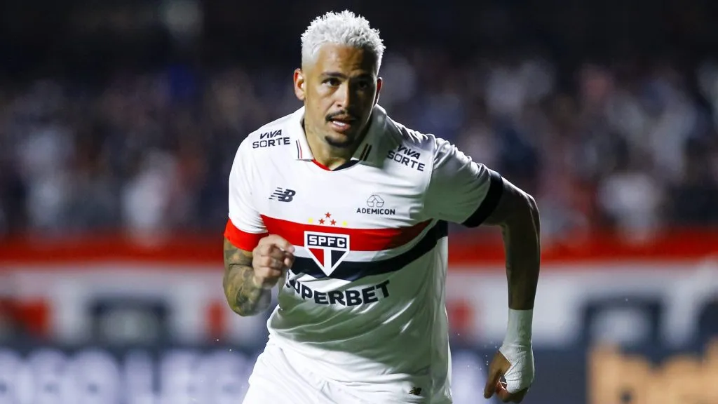 Luciano em partida pelo São Paulo