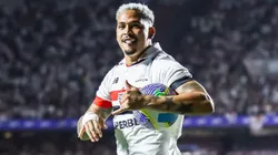 Luciano comemorando um gol pelo São Paulo (Marco Miatelo/AGIF)