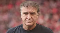 Cuca auxiliando no mercado do Atlético-MG