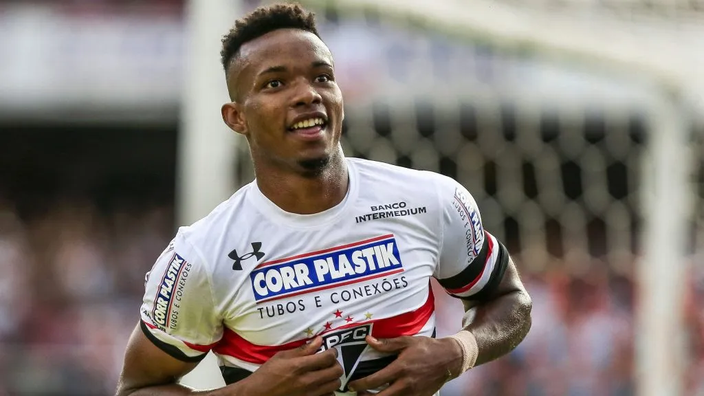 Sao Paulo X Linense - Thiago Mendes do Sao Paulo comemora seu gol durante partida de quartas-de-finais do Campeonato Paulista no Estadio do Morumbi. Foto: Ale Cabral/AGIF