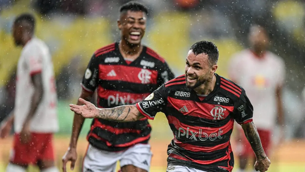 Michael e Bruno Henrique pelo Flamengo