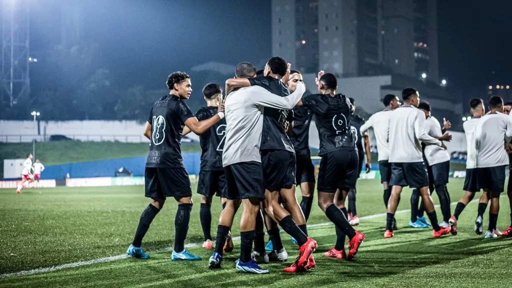 Corinthians comemorando gol na Copinha