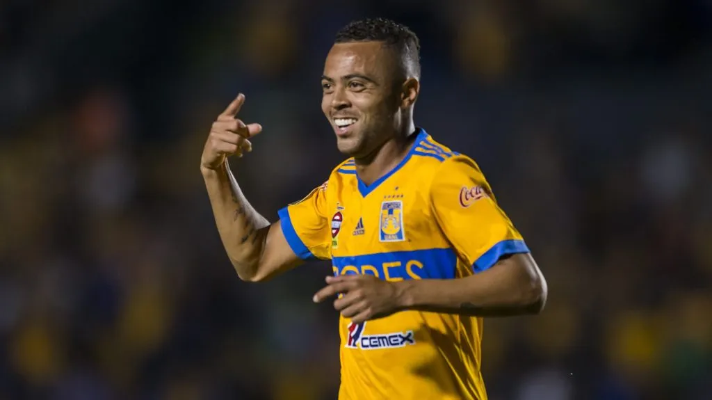 Volante se aproxima de um acordo com o Fluminense – Foto: Azael Rodriguez/Getty Images