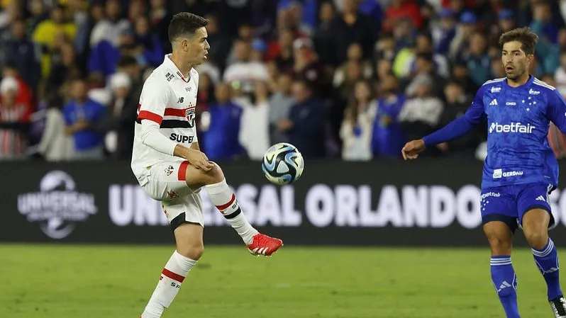 Oscar em seu retorno ao São Paulo. Foto: Rubens Chiri/São Paulo FC