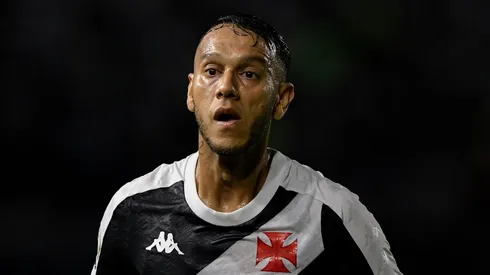 Souza, jogador do Vasco, durante partida no estádio São Januário