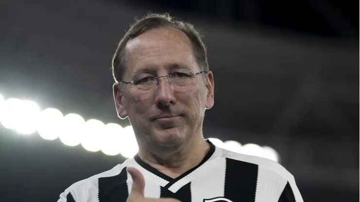 RJ - RIO DE JANEIRO - 23/11/2024 - BRASILEIRO A 2024, BOTAFOGO X VITORIA - John Textor dono da SAF do Botafogo antes da partida contra o Vitoria no estadio Engenhao pelo campeonato Brasileiro A 2024.