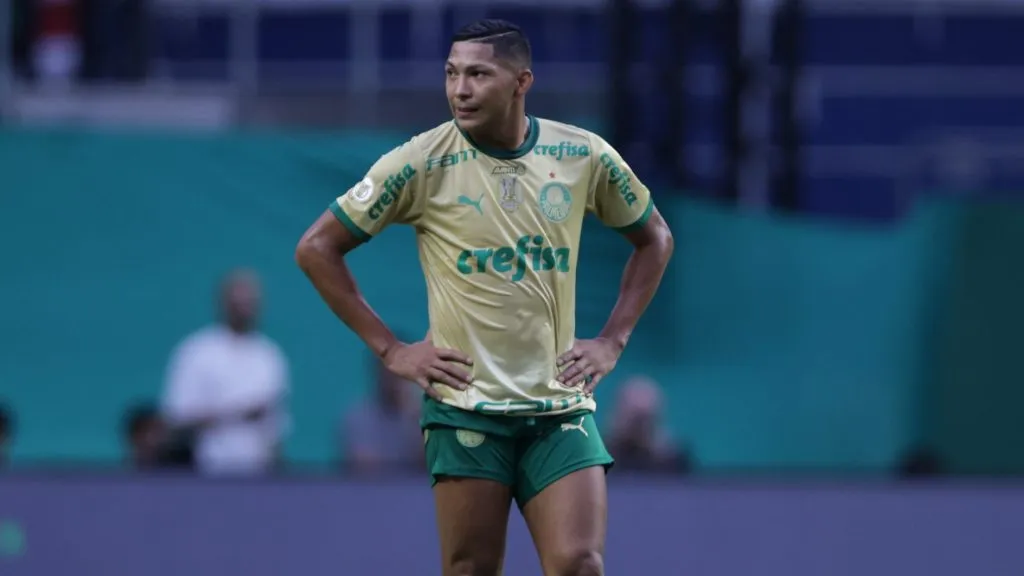Rony está no radar do Santos que aumentou a proposta para ter o jogador – Foto: Ettore Chiereguini/AGIF