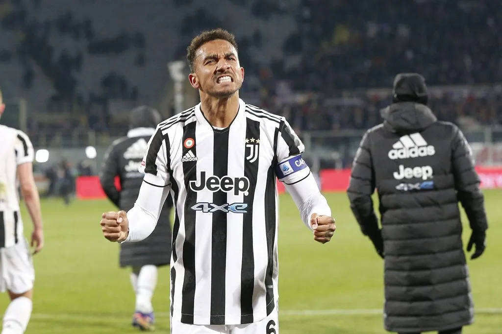 FLORENCE, ITALY – MARCH 02: Danilo Luiz da Silva of Juventus greets fans after during the Coppa Italia Semi Final 1st Leg match between ACF Fiorentina and Juventus FC at Stadio Artemio Franchi on March 2, 2022 in Florence, Italy.  (Photo by Gabriele Maltinti/Getty Images)