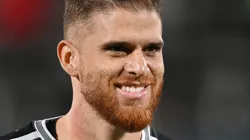 Cuéllar atuando contra o Al-Taawoun, da Arábia Saudita.