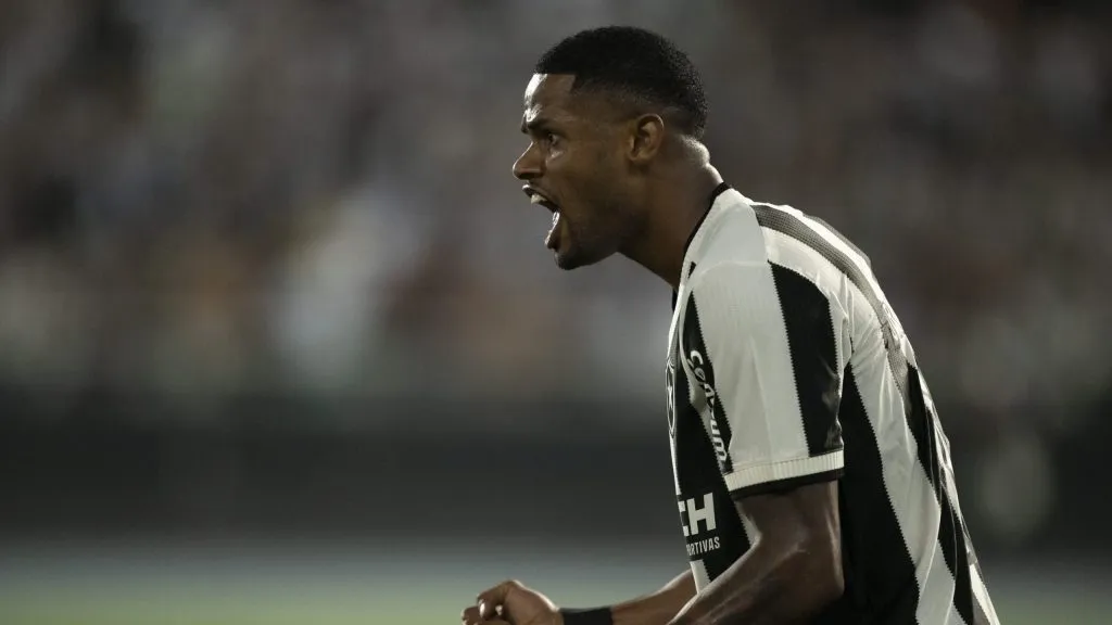 Júnior Santos pelo Botafogo em 2024. Foto: Jorge Rodrigues/AGIF