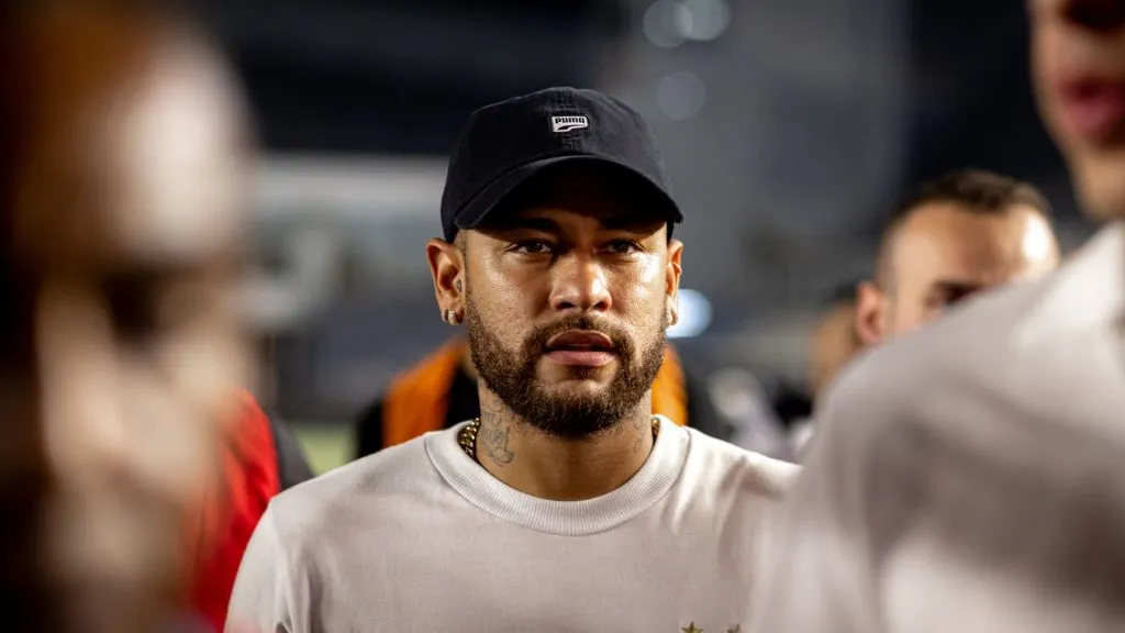 Neymar depois do Jogo da partida entre Santos e Corinthians no estádio Vila Belmiro pelo campeonato Paulista 2024. Foto: Leonardo Lima/AGIF