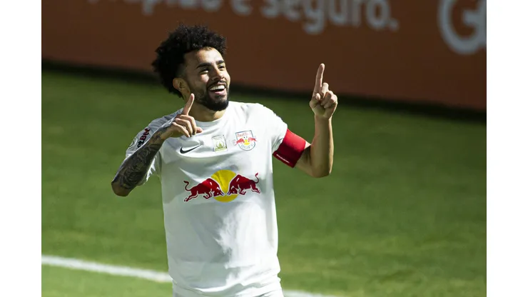 Claudinho jogador do Bragantino comemora seu gol durante partida contra o Vasco no estadio Nabi Abi Chedid pelo campeonato Brasileiro A 2020. Foto: Diogo Reis/AGIF