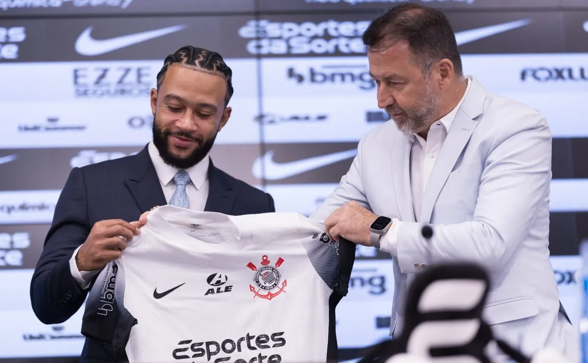Augusto Melo comenta sobre contrato milionário de Depay
