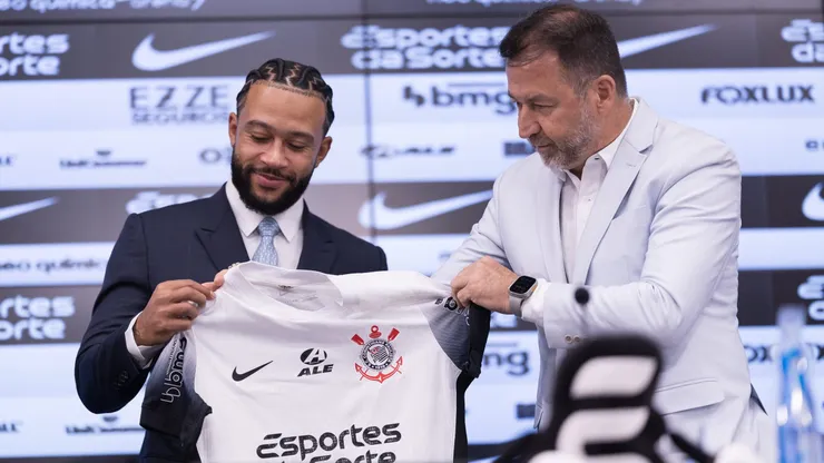 Memphis e Augusto Melo em apresentação (Ettore Chiereguini/AGIF)