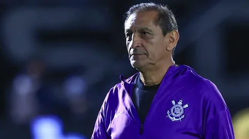 SP - BRAGANCA PAULISTA - 16/01/2025 - PAULISTA 2025, BRAGANTINO X CORINTHIANS - Ramon Diaz tecnico do Corinthians durante partida contra o Bragantino no estadio Nabi Abi Chedid pelo campeonato Paulista 2025. Foto: Marcello Zambrana/AGIF