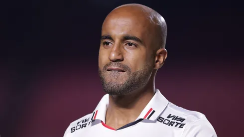 Lucas Moura foi alvo de conselheiro do Palmeiras em polêmica de gramado sintético nesta 3ª