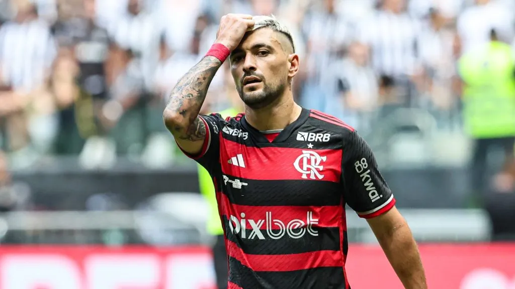 Arrascaeta abre o jogo sobre utilizar camisa 10 – Foto: Gilson Lobo/AGIF