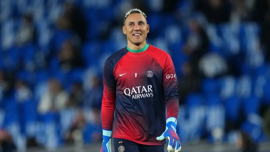 Keylor Navas com a camisa do PSG. Foto: Alex Caparros/Getty Images