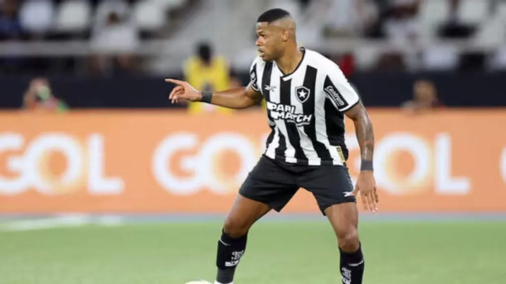 Júnior Santos em ação pelo Botafogo – Foto: Vitor Silva/Botafogo