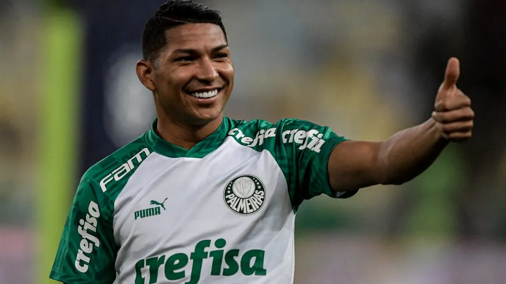 Rony jogador do Palmeiras durante aquecimento antes da partida contra o Fluminense no estadio Maracana pelo campeonato Brasileiro A 2023. Foto: Thiago Ribeiro/AGIF