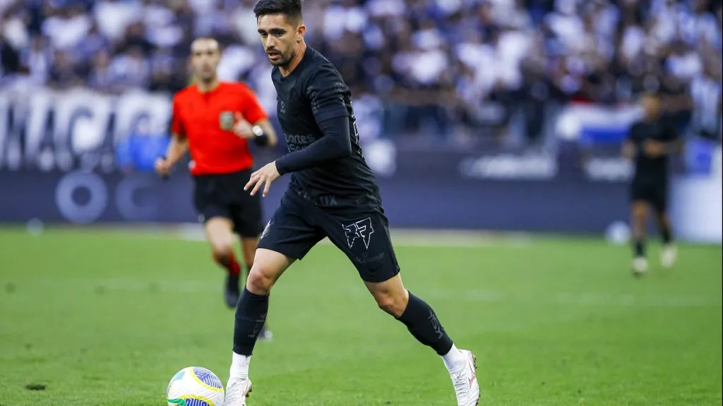 Igor Coronado durante partida. Foto: Marco Miatelo/AGIF