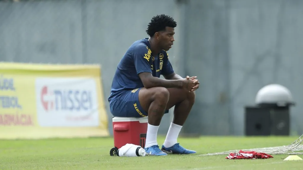 Gil em treino pelo Santos