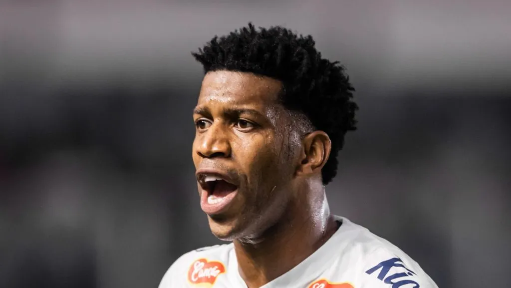 Gil, zagueiro do Santos. Foto: Abner Dourado/AGIF