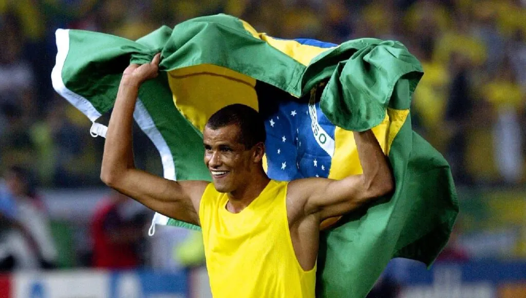 Rivaldo comemorando título da Copa do Mundo de 2002. Foto: Tim De Waele/Getty Images