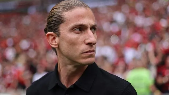 Filipe Luís durante partida. Foto: Wagner Meier/Getty Images