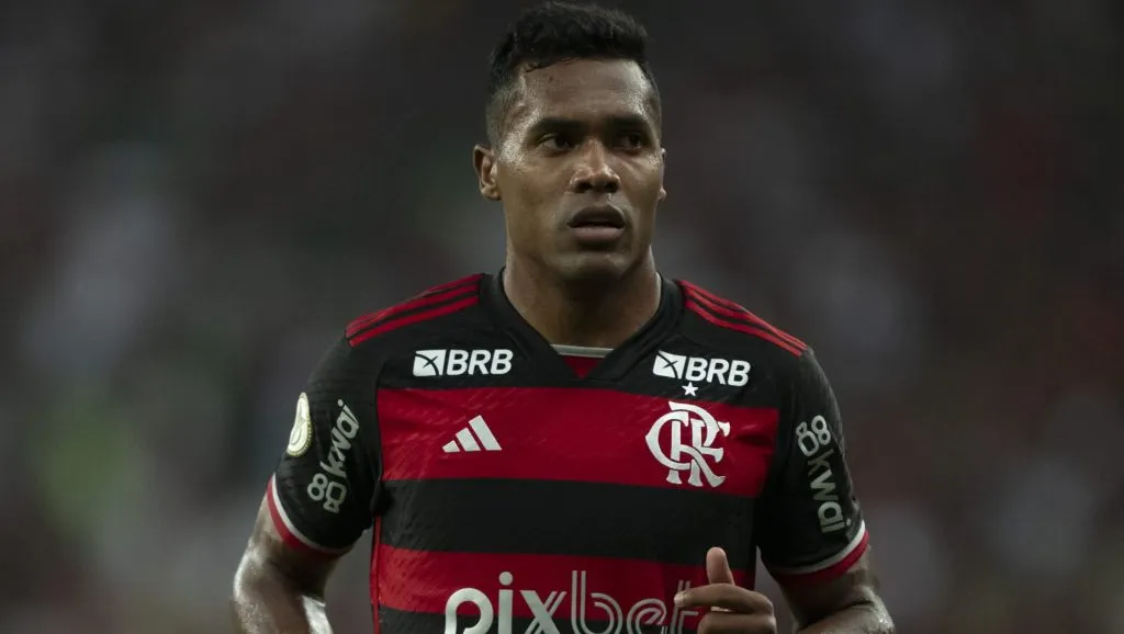 Alex Sandro durante partida. Foto: Jorge Rodrigues/AGIF