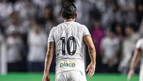 Rincón com a camisa 10 do Santos