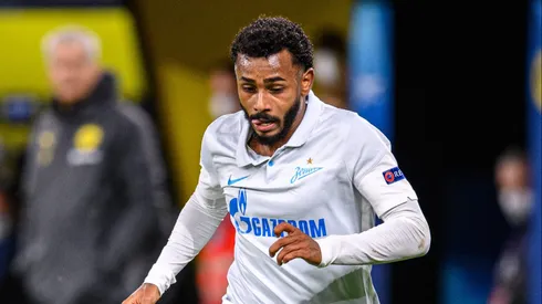 Volante topou defender o Glorioso – Foto: Lukas Schulze/Getty Images.