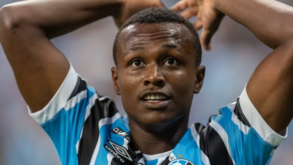 Nathan Fernandes pelo Grêmio