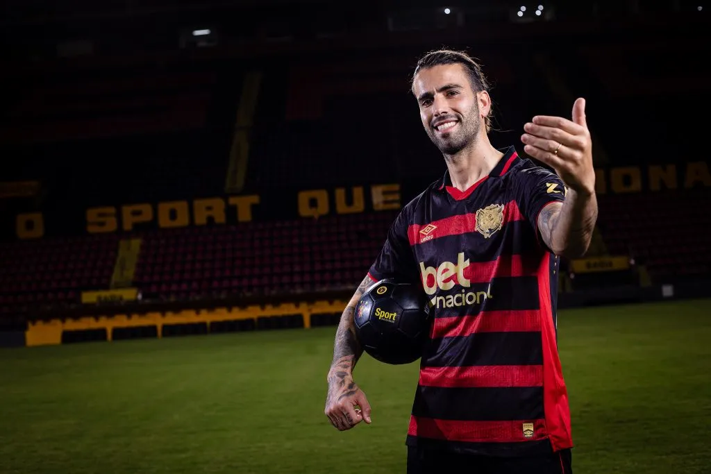 O volante português Sérgio Oliveira foi apresentado oficialmente como jogador do Sport. Foto: Paulo Paiva/Sport Recife.