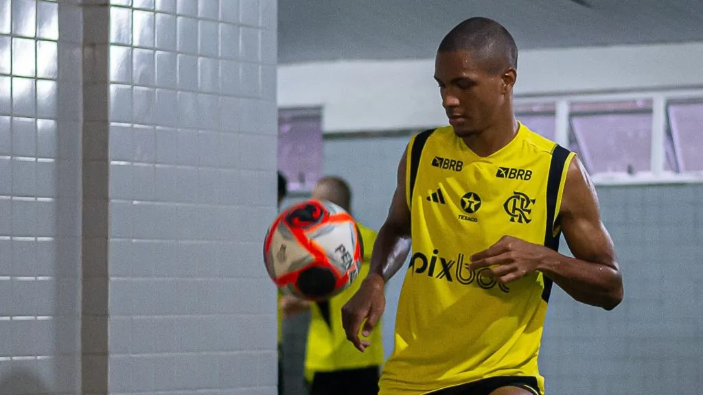Flamengo não conseguiu ter um treino completo visando a terceira rodada do Campeonato Carioca (Foto: Paula Reis / CRF)