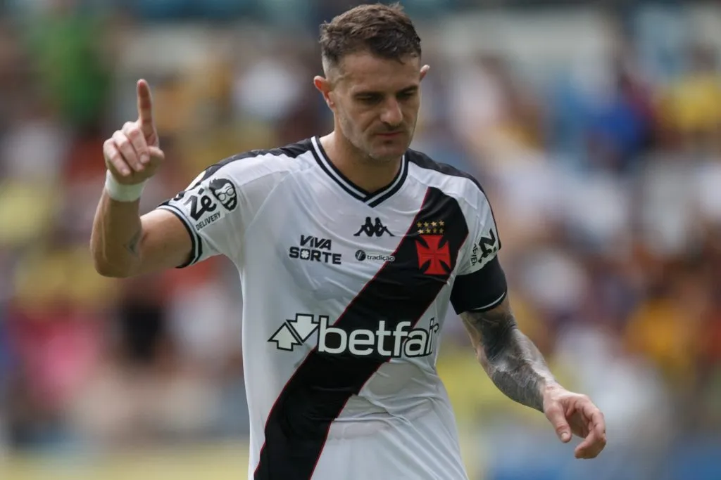 Vegetti jogador do Vasco comemora seu gol durante partida. Foto: Gil Gomes/AGIF