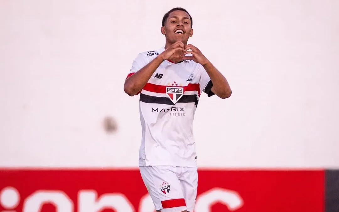 O camisa 9, brilhou diante do Cruzeiro, balançando as redes duas vezes, na noite deste sábado, na Copinha 2025. Foto: Guilherme Veiga / São Paulo FC