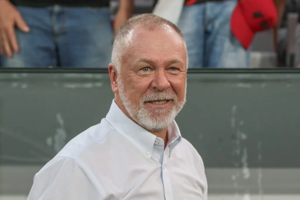 PR – CURITIBA – 01/12/2024 – BRASILEIRO A 2024, ATHLETICO-PR X FLUMINENSE – Mano Menezes tecnico do Fluminense durante partida contra o Athletico-PR no estadio Arena da Baixada pelo campeonato Brasileiro A 2024. Foto: Robson Mafra/AGIF