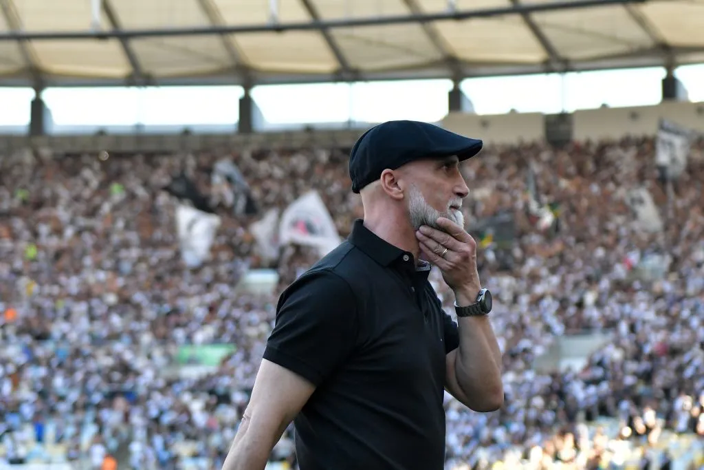 SP – RIO DE JANEIRO – 02/06/2024 – BRASILEIRO A 2024, VASCO X FLAMENGO – Alvaro Pacheco tecnico do Vasco durante partida contra o Flamengo no estadio Maracana pelo campeonato Brasileiro A 2024. Foto: Thiago Ribeiro/AGIF