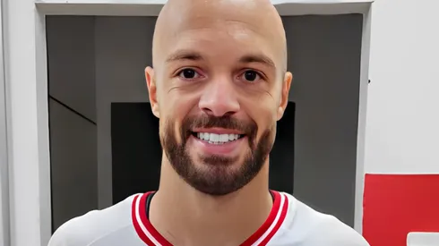 Carlão recebendo prêmio de Craque do Jogo, na primeira rodada do Paulistão. Foto: Instagram oficial/EC Noroeste