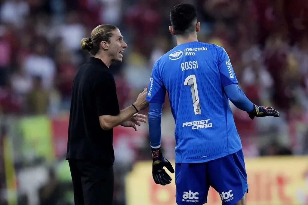 RJ – RIO DE JANEIRO – 02/10/2024 – COPA DO BRASIL 2024, FLAMENGO X CORINTHIANS – Filipe Luis tecnico do Flamengo durante partida contra o Corinthians no estadio Maracana pelo campeonato Copa Do Brasil 2024. Foto: Alexandre Loureiro/AGIF