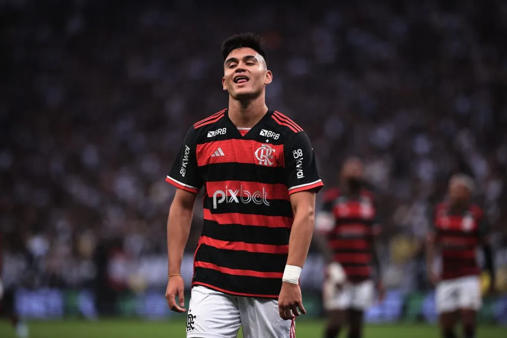 Alcaraz, do Flamengo, durante partida contra o Corinthians, na Neo Química Arena, pela Copa Do Brasil 2024. Foto: Ettore Chiereguini / AGIF