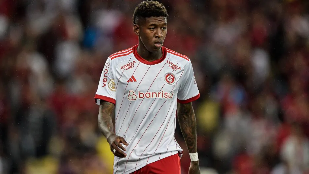 Vitão durante partida. Foto: Thiago Ribeiro/AGIF