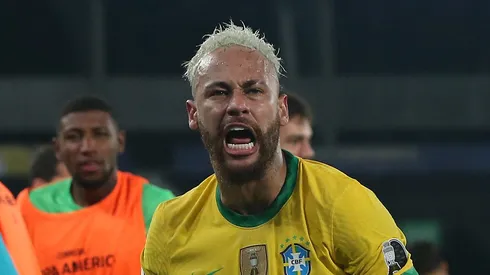 Neymar durante jogo da Seleção Brasileira no Nilton Santos.